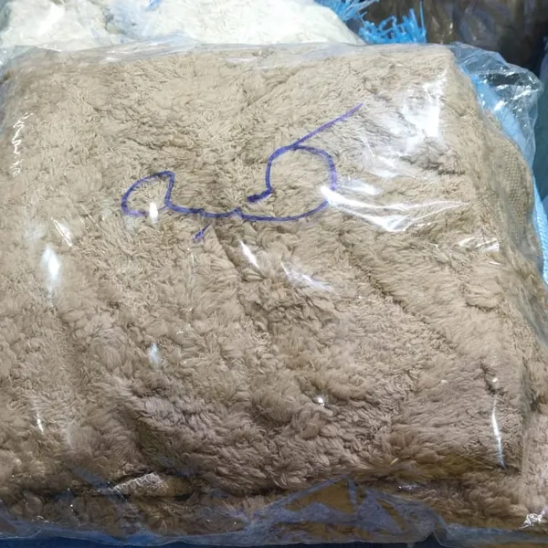 صورة عرض 2 طقم كفر كنبة كبير مع 6 مناديل - لون بني