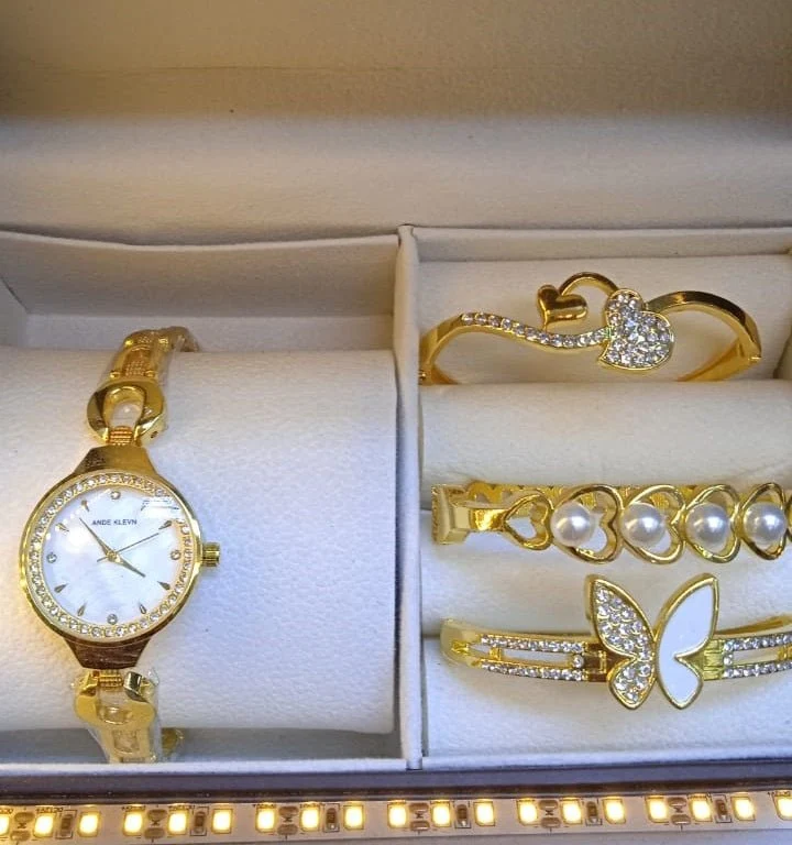 صورة طقم ساعة نسائية Time Luxe من Zambeel مع إكسسوارات - الساعات الذكية والإكسسوارات